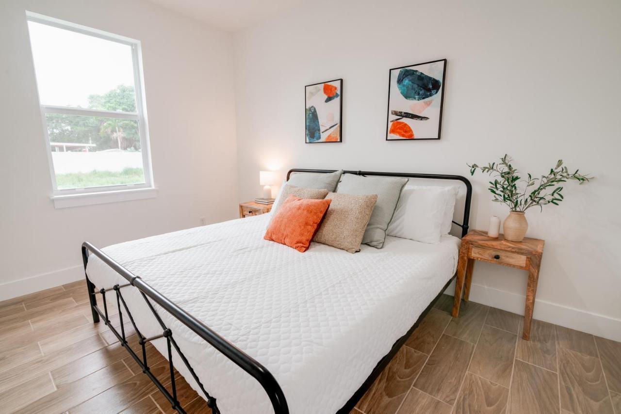 Private Cottage - King Beds, Brand New, Near Beach, Golfing, Shopping & Restaurants เลกเวิร์ท ภายนอก รูปภาพ